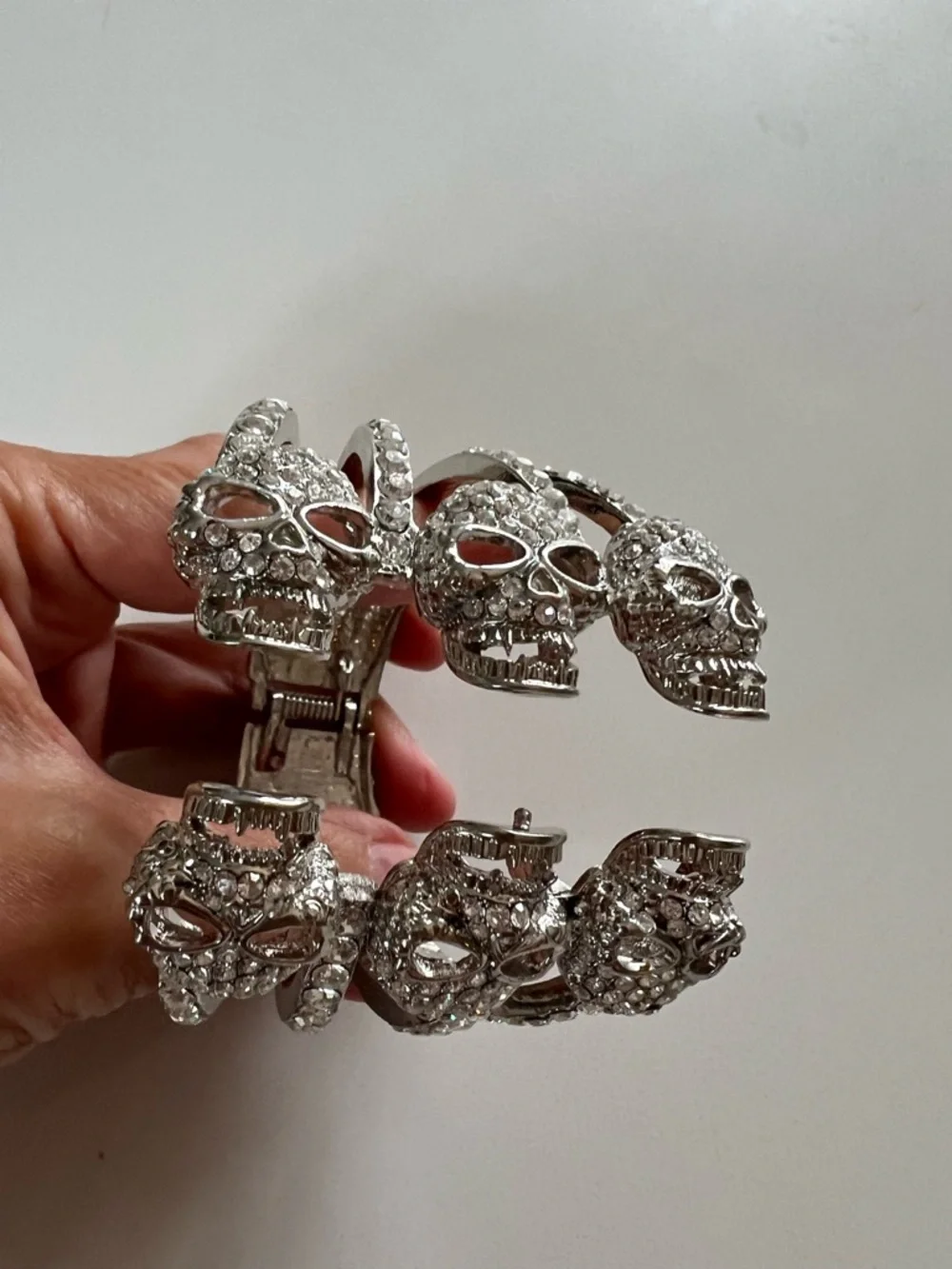 Crystal skull hinge bangle - Picture 4 of 5